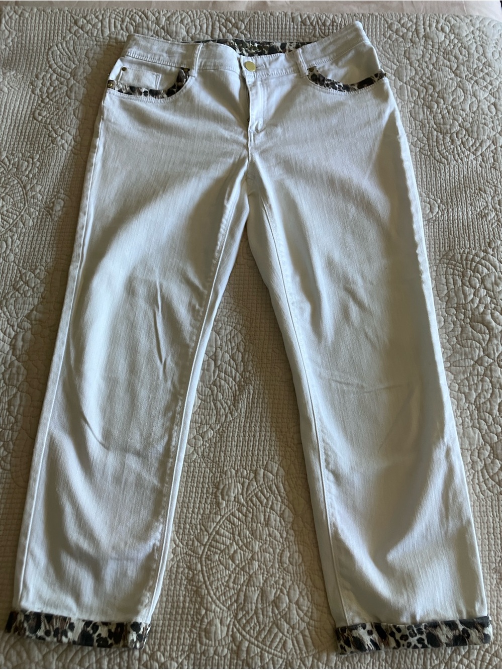 EUC Chicos Platinum White ankle Jeans with Leopard Trim